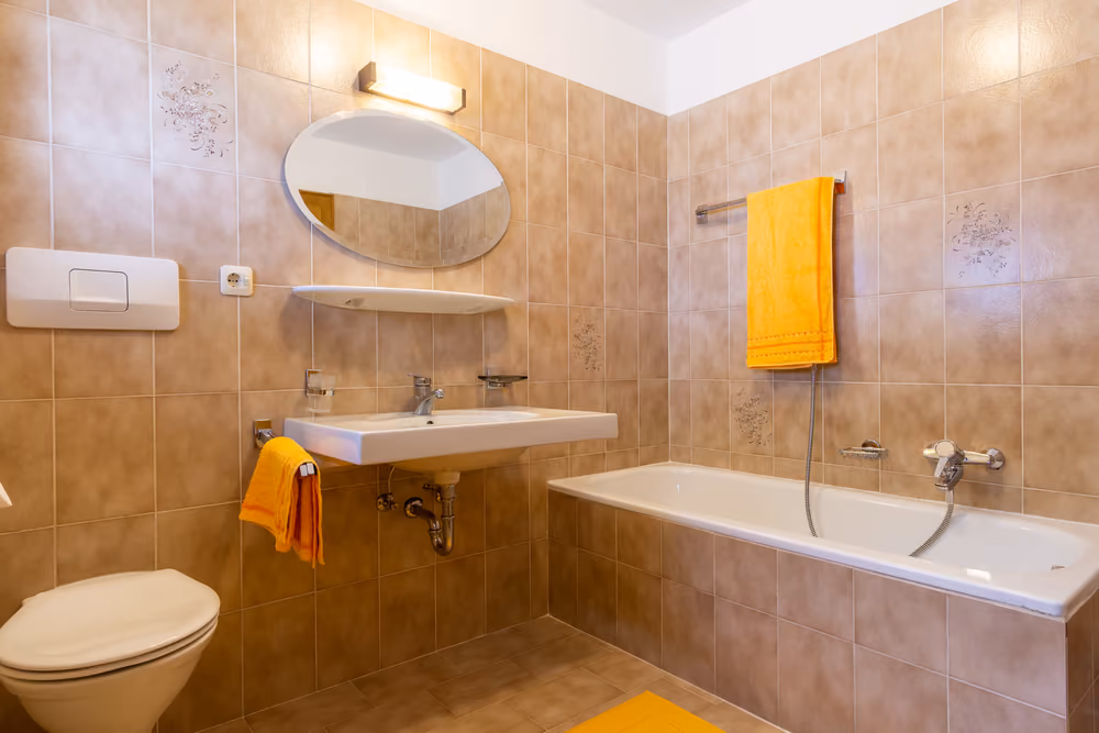 Bad mit Badewanne